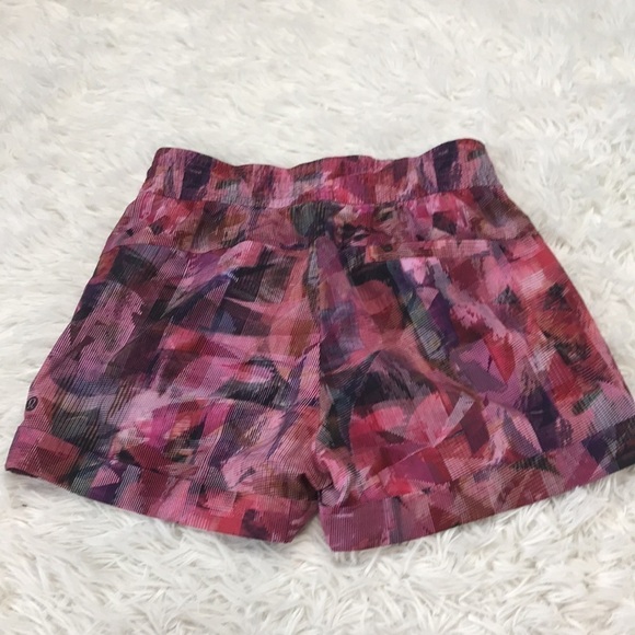 Lululemon Spring Break Away Short Sun Dazed Multi - Picture 8 of 9